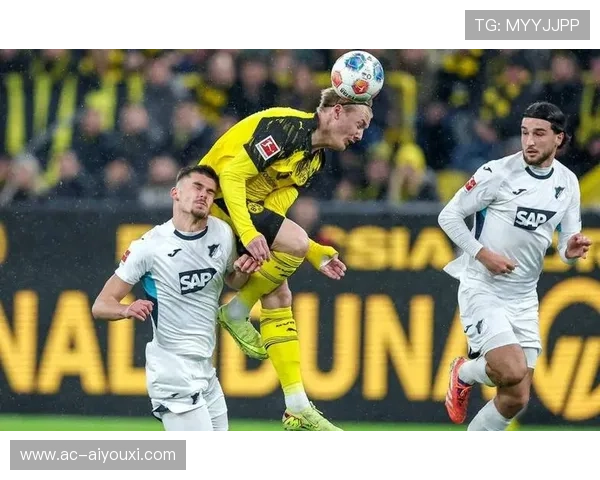 多特蒙德锋线强硬冲击让对方后防险情不断：攻防一体的冲击力场